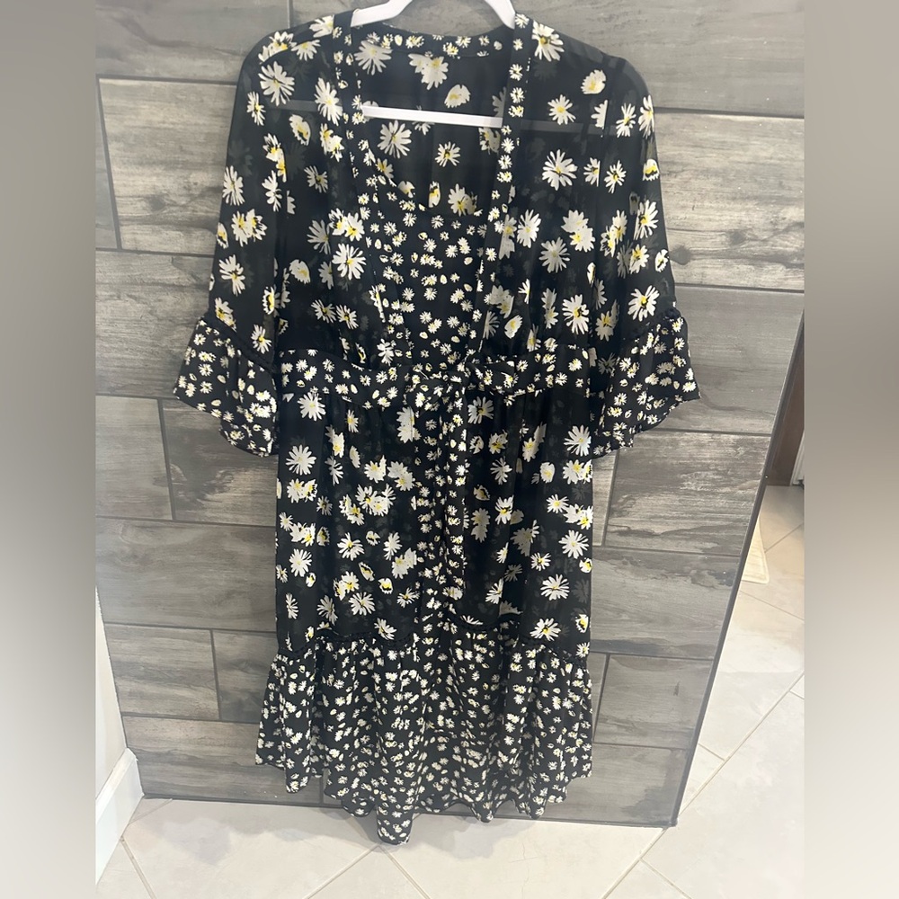 CAbi Daisy Dress 
#5816
Size - small 
Non smoking home 
EUC